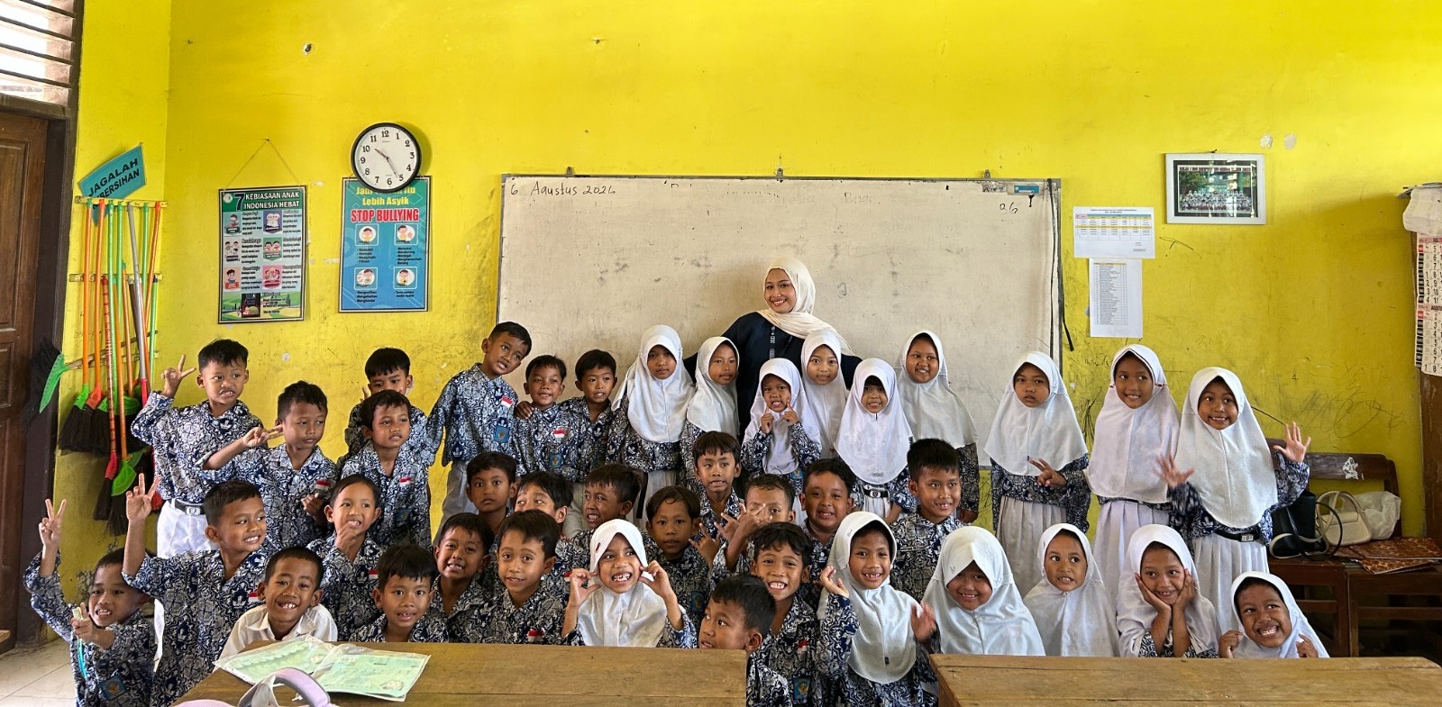 Fun Dental Day dan Praktik Menyikat Gigi bagi Siswa SD Desa Jatipecaron